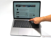 Das kleinste MacBook Pro könnte bald ein riesiges Upgrade erhalten. (Bild: Notebookcheck)