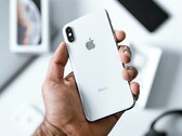 Mit dem iPhone streicht Apple knapp die Hälfte des gesamten Smartphone-Umsatzes in Westeuropa ein. (Bild: Kevin Bhagat, Unsplash)