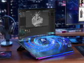 Das Legion 9 18IAX10 ist mit einem 240Hz-Display, einem 99Wh-Akku und einem 400 Watt starken Netzteil ausgestattet