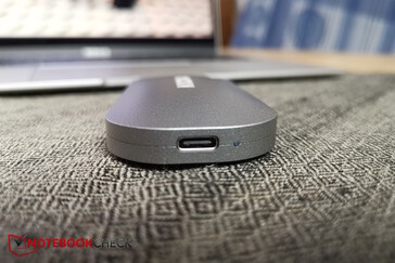 USB-C und kleine Status-LED