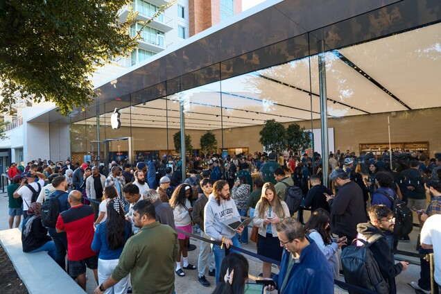 Schlange vor dem Apple Store in Austin