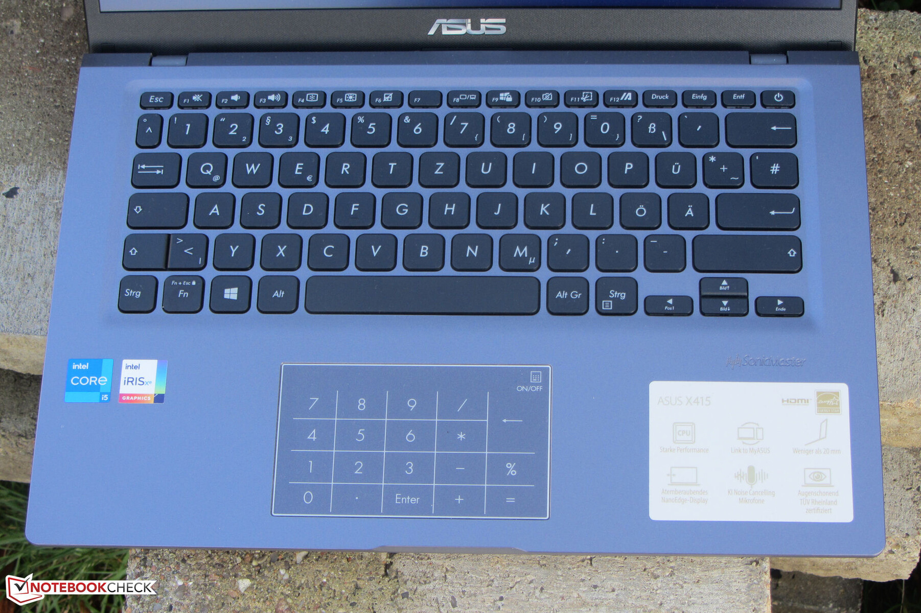 Asus F415EA im Test Leises, kühles OfficeNotebook mit Core i5