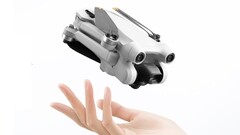 Zur DJI Mini 3 Pro, hier im Bild, soll sich bald auch die reguläre DJI Mini 3 gesellen - mit gleicher Kamera aber ohne Obstacle Avoidance. (Bild: DJI)