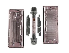 Das neue Scharnier des Galaxy Z Fold2 nachdem iFixit mit dem Teardown des neuen Samsung-Foldables fertig war.