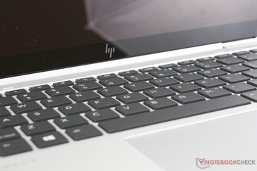 Die straffen Tasten sind relativ leise und bieten ein gutes Tippgefühl