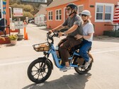 Beim Segway Muxi Pro E-Bike kann eine zweite Person auf dem optionalen Rücksitz befördert werden