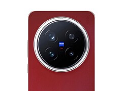 Erstmals dürfen wir einen Blick auf ein hellrotes Vivo X200 Ultra werfen, zumindest wenn sich die Interpretation der Leaker bewahrheitet. (Bildquelle: @Ace100xd)