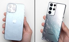 Das Apple iPhone 13 Pro zeigt sich im Drop-Test nicht signifikant robuster als ein Galaxy S21 Ultra. (Bild: PhoneBuff, YouTube)
