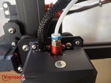 Blauen Abstandsring seitlich abziehen