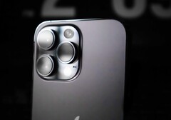 Siri soll beim iPhone 16 ein Uprade erhalten, unter anderem durch bessere Mikrofone. (Bild: Tareq Hasan)