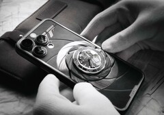 Caviar kombiniert ein Apple iPhone mit einer Omega Seamaster. (Bildquelle: Caviar)