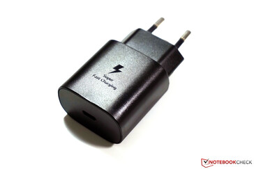 ... und lädt den Akku in rund 2,5 Stunden wieder auf