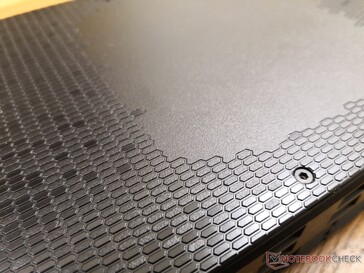 Matte sechseckige Textur versteckt Fingerabdrücke gut