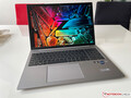 HP ZBook Firefly 16 G9 Laptop im Test - Mobile Workstation mit Leistungsproblemen