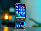 Der Nachfolger des abgebildeten iPhone 17 Pro soll ein besseres Display erhalten.