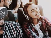 Flixbus bietet Reisenden ab sofort kostenlose VR-Brillen an (Bild: Flixbus)