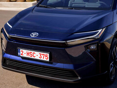 Der neue Toyota bZ4X (Bild) kommt 2026 mit bis zu 569 km Reichweite und einer Allrad-Leistung von 343 PS (Bild: Toyota).
