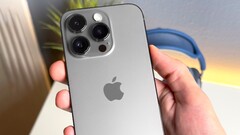 Wird dank Titan leichter aber vermutlich nicht weniger ausdauernd: Das iPhone 15 Pro von Apple. (Konzeptbild: @iPhoneiOSth)
