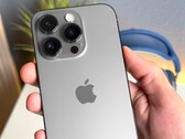 Wird dank Titan leichter aber vermutlich nicht weniger ausdauernd: Das iPhone 15 Pro von Apple. (Konzeptbild: @iPhoneiOSth)
