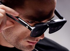 Die Asus ROG Xreal R1 Videobrille soll Großformat-Gaming auch unterwegs ermöglichen. (Bildquelle: Asus)