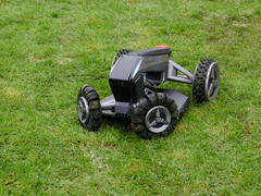 Der Ecoflow Blade im Betrieb auf gelegtem Rasen. (Foto: Andreas Sebayang/Notebookcheck.com)