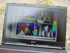 Im Freien bei bewölktem Himmel