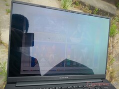 Im Freien an einem hellen, bewölkten Tag