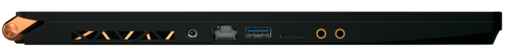 Linke Seite: Netzanschluss, Gigabit-LAN, 1x USB 3.1 Gen. 2, microSD-Kartenleser, 1x 3,5mm-Mikrofon, 1x 3,5mm-Kopfhörer
