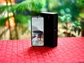 Das Motorola Razr 70 bietet zwei sehr helle Displays.