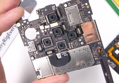 Die fünf Kamera-Augen des Nokia 9 Pureview: Zerlegen lässt es sich nur sehr schwer.