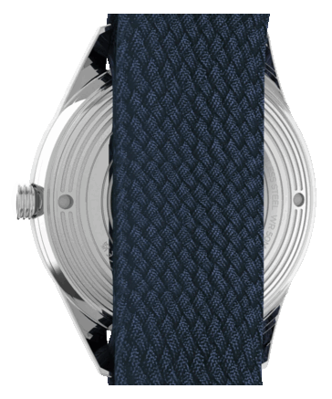Rückansicht der Peanuts x Timex Marlin Jet Automatic mit Sichtboden, der das Automatikwerk zeigt, sowie blauem doppellagigem Textilarmband.