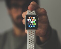 Apple plant angeblich gleich eine Apple Watch X (Symbolbild, Bild: Daniel Cañibano)