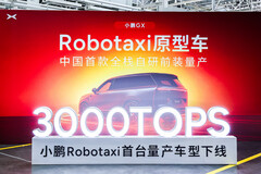 Das erste serienproduzierte autonome L4-Robotaxi von Xpeng basiert auf dem SUV-Flaggschiff GX und kommt dank gewaltiger Rechen-Power komplett ohne LiDAR und HD-Karten aus.