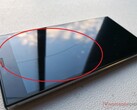 Der Akku in unserem chinesischen Smartphone hat sich ausgedehnt und das Display gesprengt