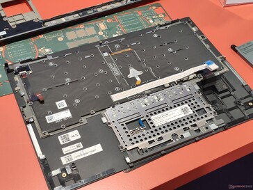 Die Rückseite des neuen Tastaturrahmens: Die Tastatur kann bei Bedarf aus dem Rahmen entfernt werden (Bildquelle: Benjamin Herzig)