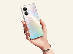 Das Realme 10 Pro+ setzt auf besonders schlanke Bildschirmränder und ein gekrümmtes AMOLED-Panel. (Bild: Realme)