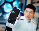 Das Redmi K50 Pro muss sich im jüngsten Promo-Video einem Sci-Fi-Teardown stellen. (Bild: Xiaomi)