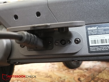 2 Ladebuchsen, integriertes Ladegerät