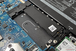 Die im x15 R2 verbaute Samsung PM9A1 schöpft ihr Potenzial nicht vollständig aus.