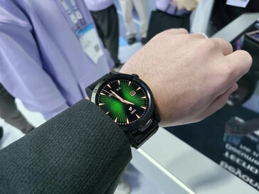 Ganz zierlich ist die Smartwatch nicht