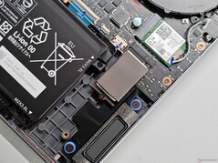 Wi-Fi-Modul und zweiter SSD-Slot