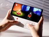 Das Ayaneo Pocket Play wurde offenkundig vom Sony Xperia Play inspiriert.