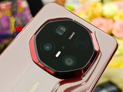 Auch bei der Mate 70 Serie steht im offiziellen Datenblatt nichts zum neuen Kirin 9020, der auch nicht in allen Mate 70 Modellen drin steckt. (Bildquelle: Weibo)