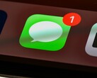 Die neue Option „Im Textfeld anzeigen“ in Apples Nachrichten-App ermöglicht es, die Diktier-Schaltfläche auszublenden.