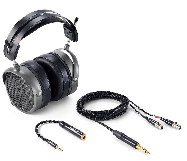 Die Audeze MM-520 wird mit einem Kabel und einem Steckeradapter geliefert