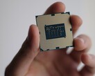 Wer eine aktuelle CPU von Intel oder AMD in den Händen hält, der darf sich sich unter den derzeitigen Umständen absolut glücklich schätzen (Bild: Niek Doup)