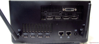 Hinten: WLAN-Antenne, 4x USB 3.0 (Gen1) Type-A, 2x Gigabit-Ethernet, Strom, WLAN-Antenne, 3x DisplayPort 1.4, HDMI 2.0b, Dual-Link DVI-D
