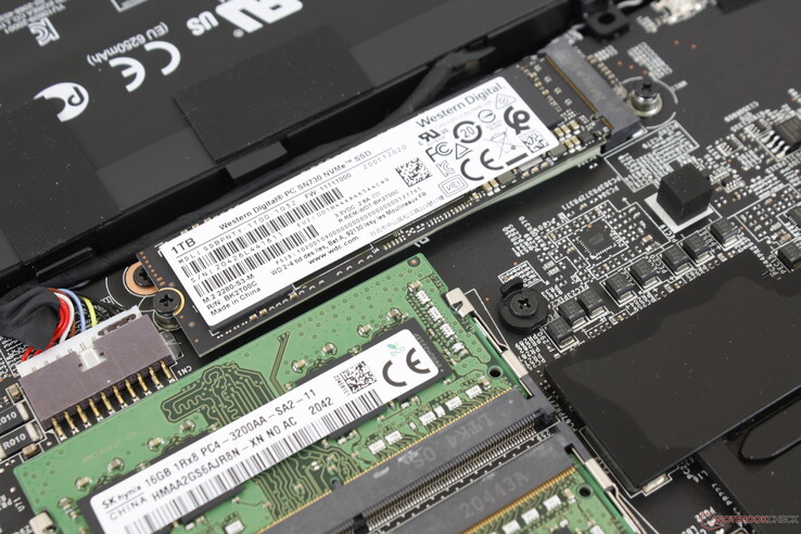 Zwei M.2-PCIe-3.0-x4-Slots mit RAID-0-Kompatibilität. Der Massenspeicher hängt vom Händler ab. Xotic PC hat unser Testgerät mit einer High-End-WD-SN730-NVMe-SSD mit sequenziellen Lese- und Schreibraten von bis zu 3.400 MB/s bzw. 3.100 MB/s ausgestattet