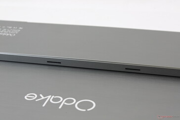 Die Stereolautsprecher befinden sich unten auf der Rückseite