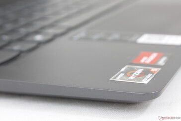 Vertrautes glattes Metallgehäuse wie bei der Yoga-Serie